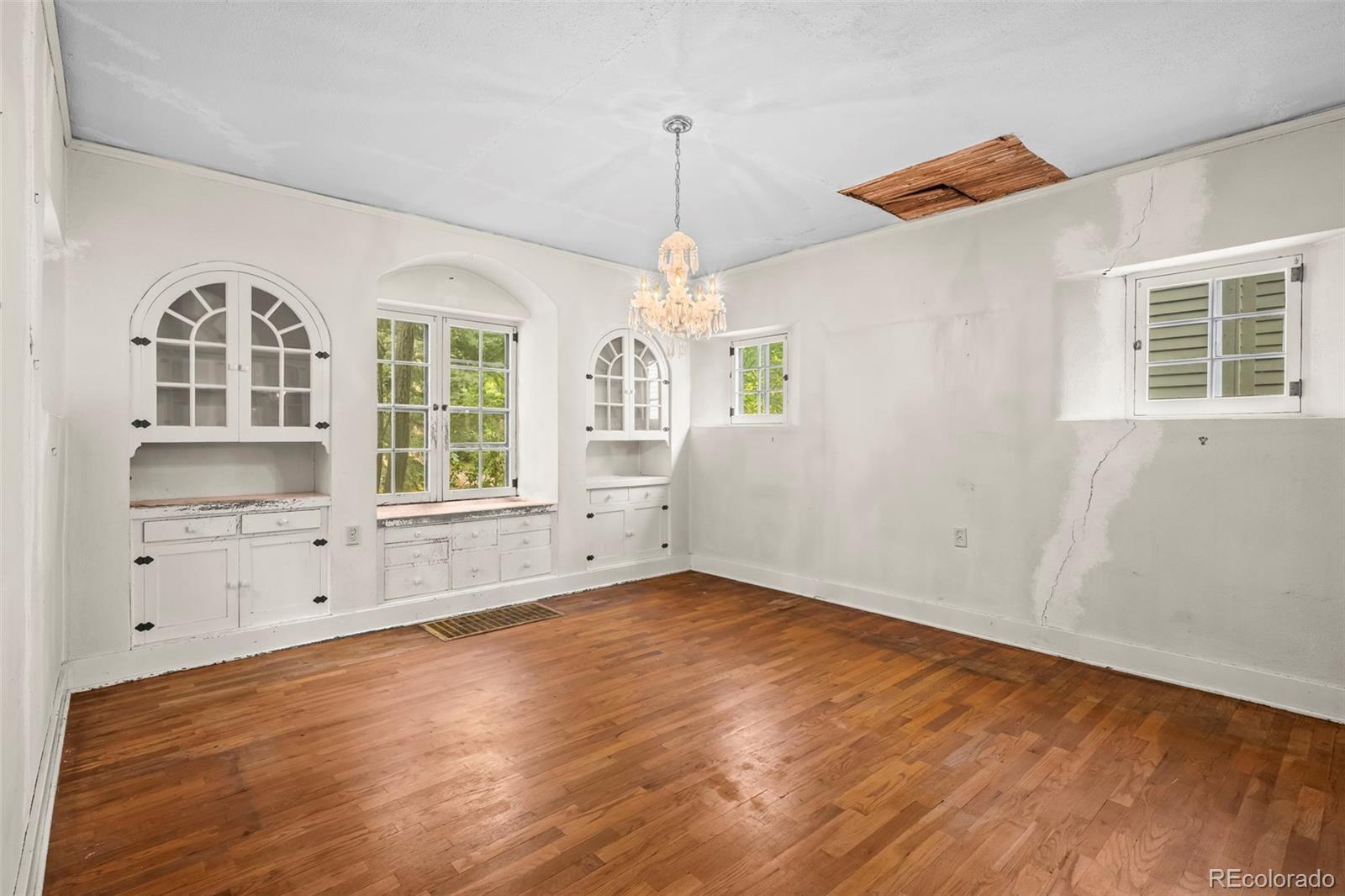 Boulder, Colorado, 80302, United States, 4 Bedrooms Bedrooms, ,3 BathroomsBathrooms,Residential,Contingent,1944085