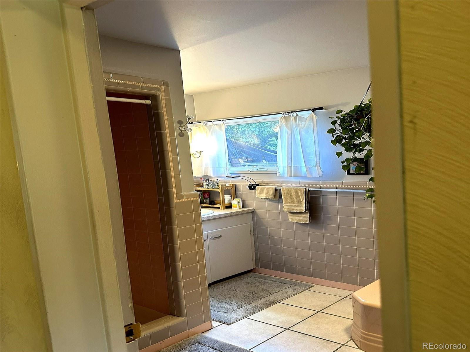 Boulder, Colorado, 80302, United States, 3 Bedrooms Bedrooms, ,2 BathroomsBathrooms,Residential,Active,2011431