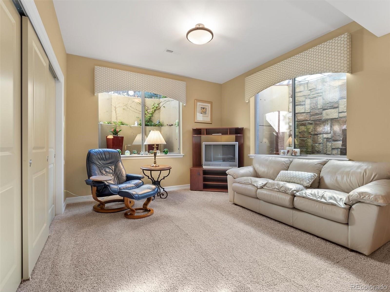 Centennial, Colorado, 80121, United States, 4 Bedrooms Bedrooms, ,4 BathroomsBathrooms,Residential,Active,1972181