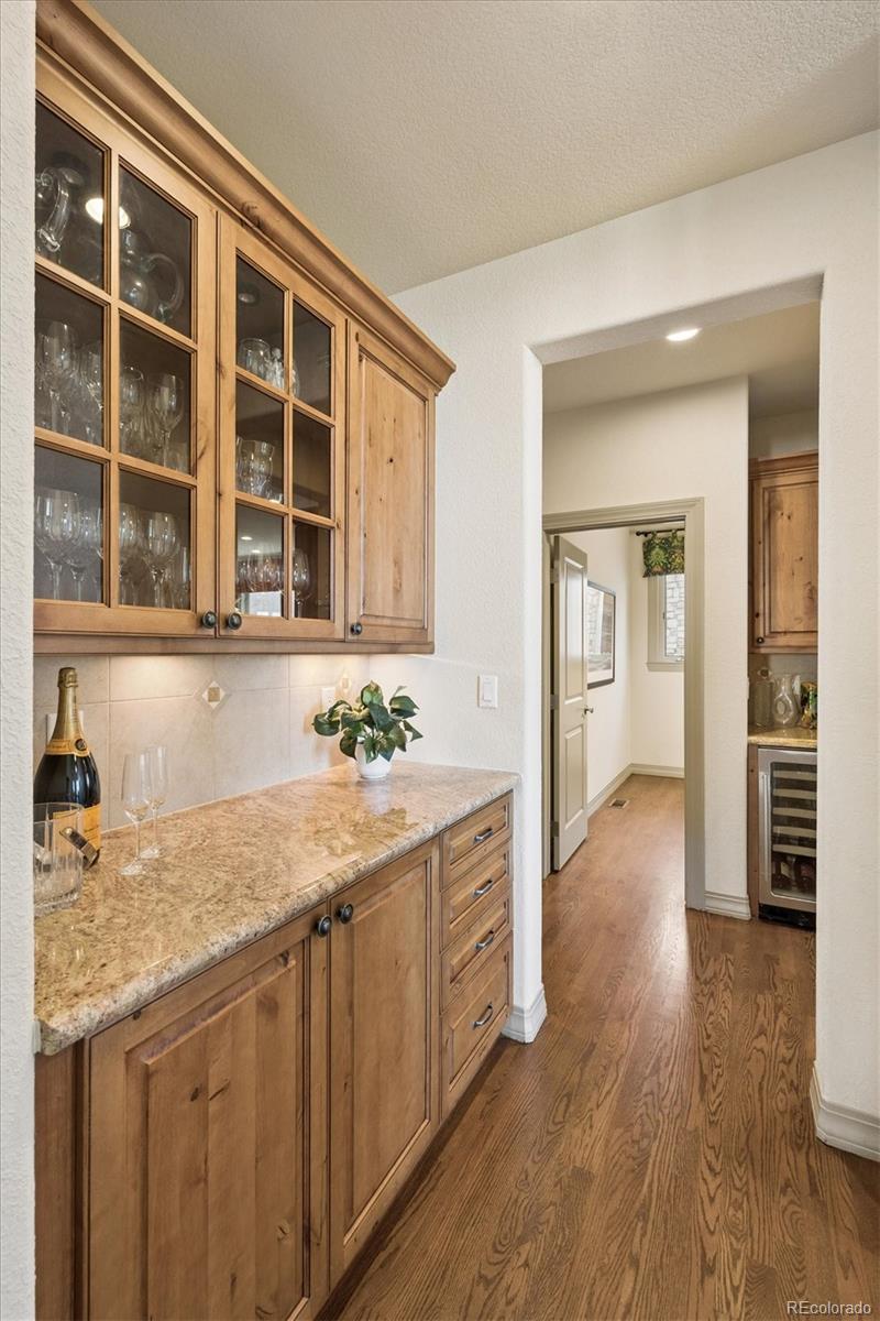 Aurora, Colorado, 80016, United States, 5 Bedrooms Bedrooms, ,7 BathroomsBathrooms,Residential,Active,2031007