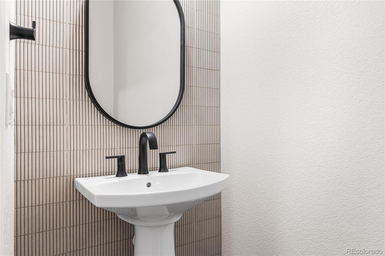 Castle Pines, Colorado, 80108, United States, ,5 BathroomsBathrooms,Residential,Active,1824040