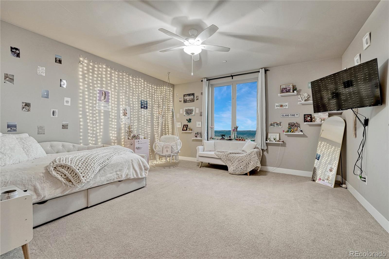 Castle Rock, Colorado, 80109, United States, 5 Bedrooms Bedrooms, ,6 BathroomsBathrooms,Residential,Active,1986908