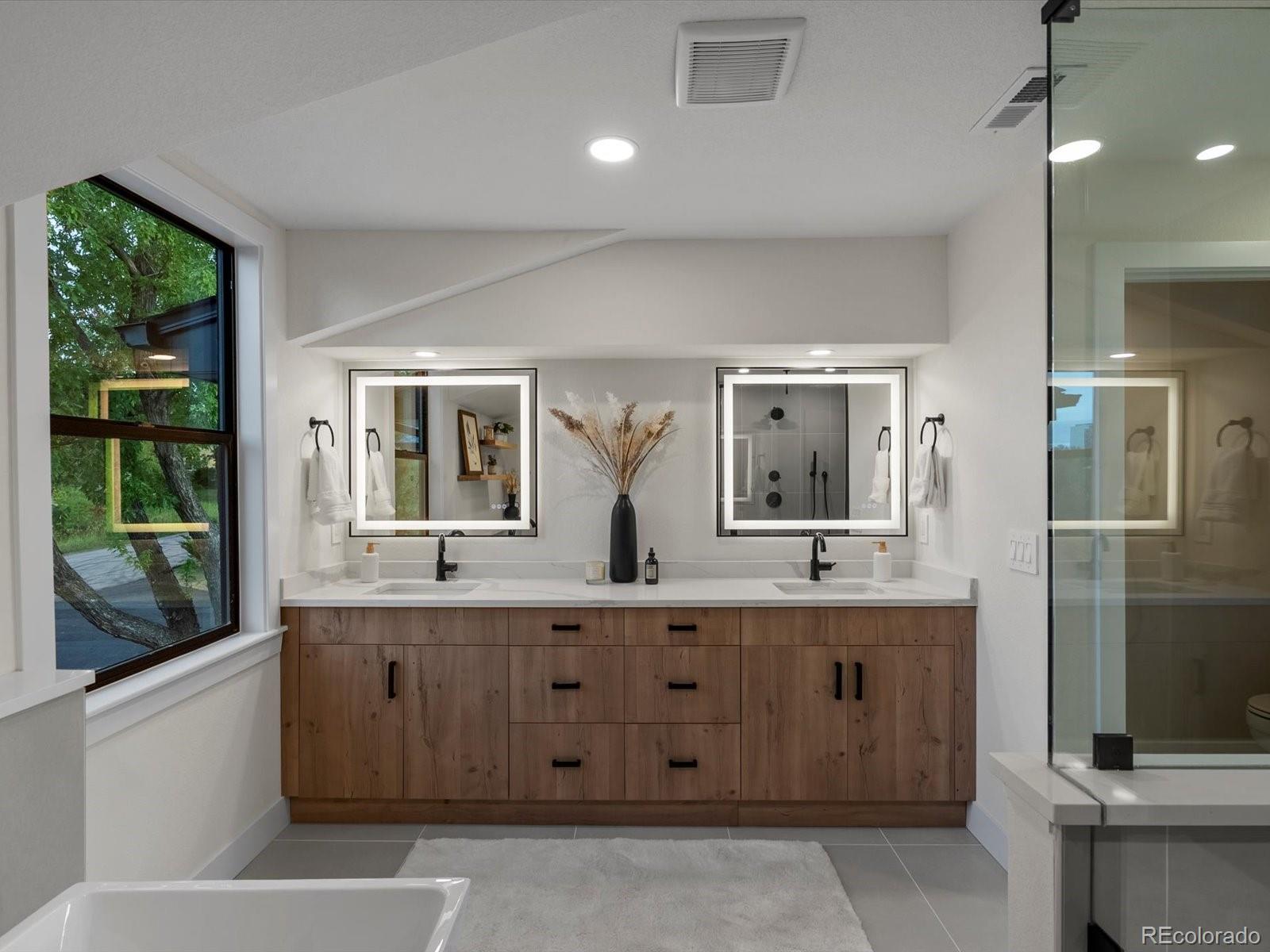 Greenwood Village, Colorado, 80111, United States, 5 Bedrooms Bedrooms, ,4 BathroomsBathrooms,Residential,Active,1952613