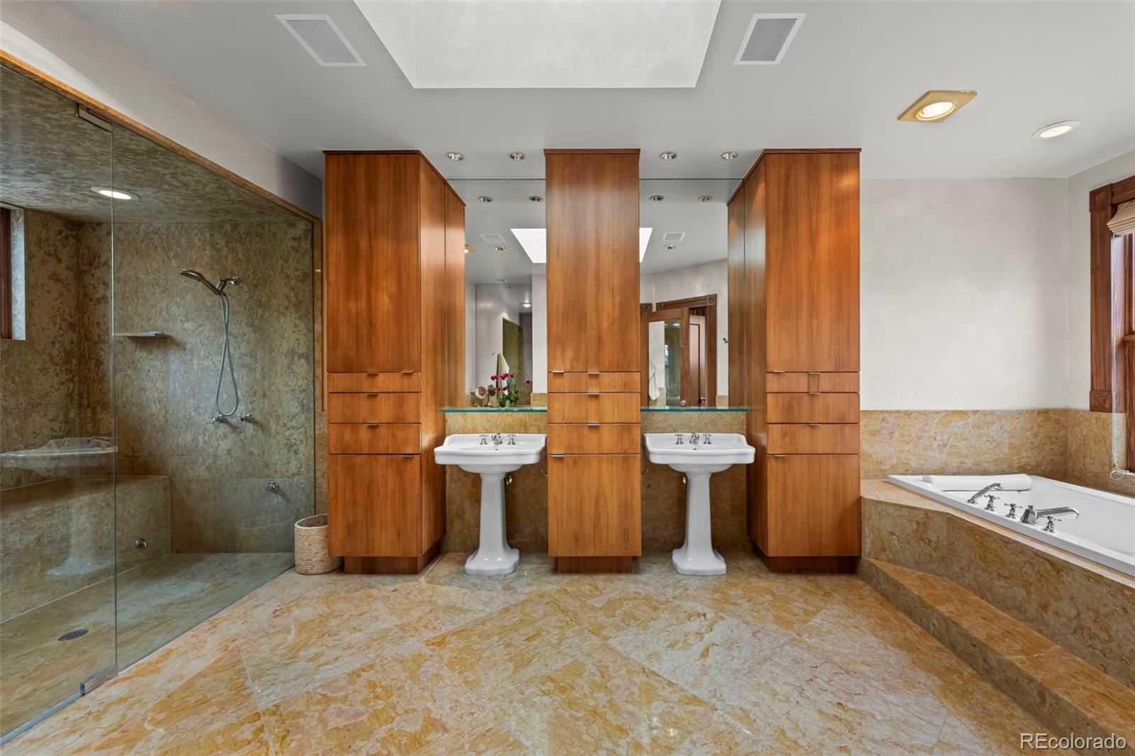 Niwot, Colorado, 80503, United States, 4 Bedrooms Bedrooms, ,7 BathroomsBathrooms,Residential,Active,2033352