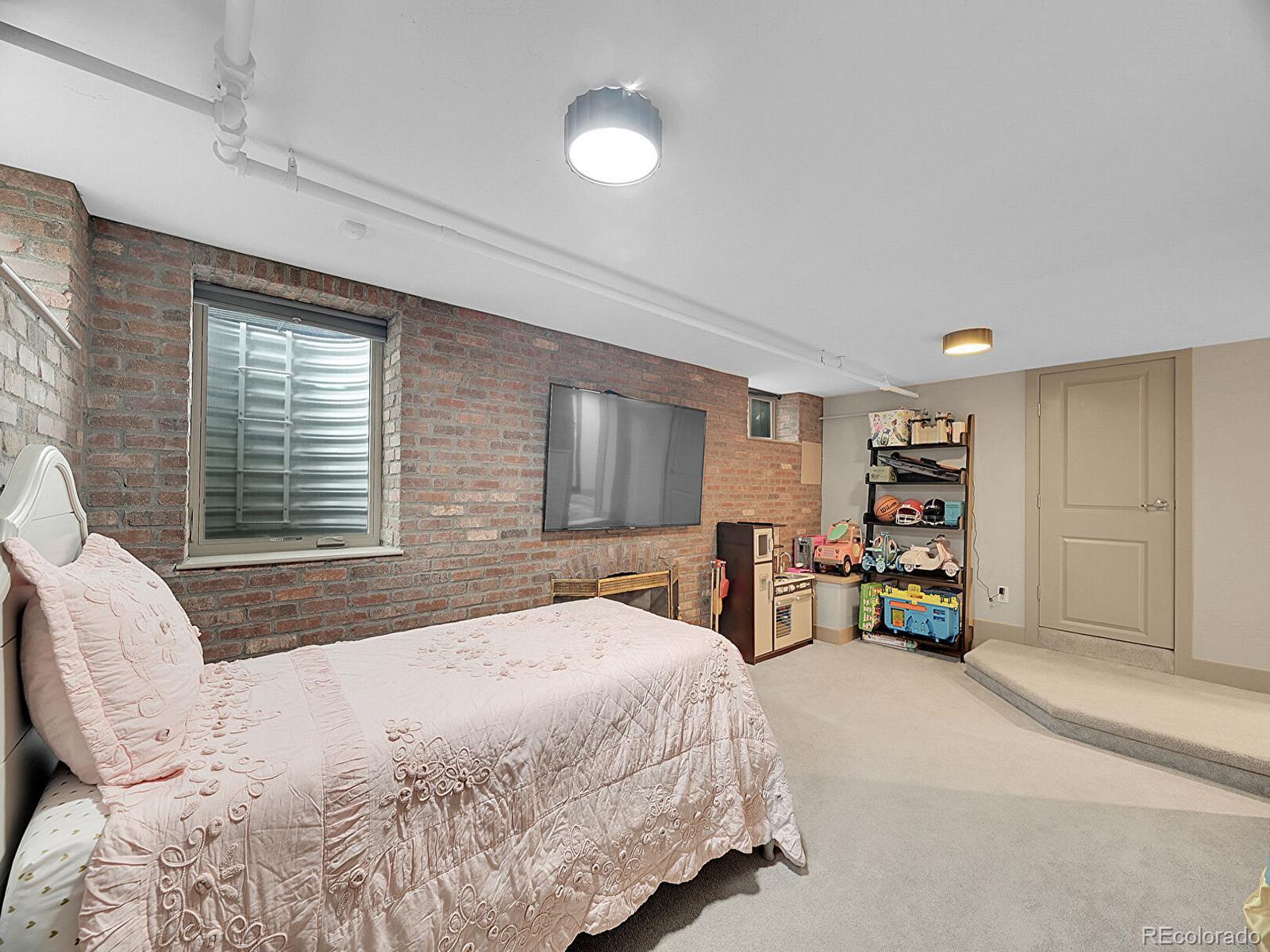 Denver, Colorado, 80212, United States, 4 Bedrooms Bedrooms, ,3 BathroomsBathrooms,Residential,Active,1946316