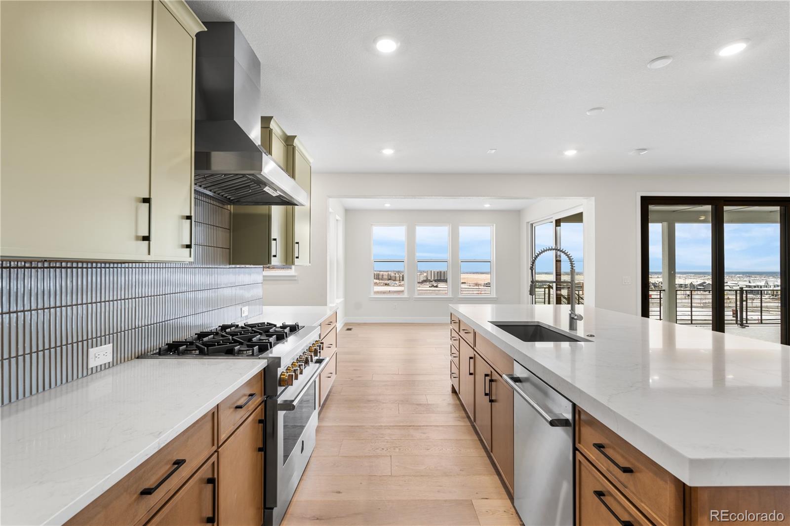 Lone Tree, Colorado, 80134, United States, 6 Bedrooms Bedrooms, ,6 BathroomsBathrooms,Residential,Active,2010173