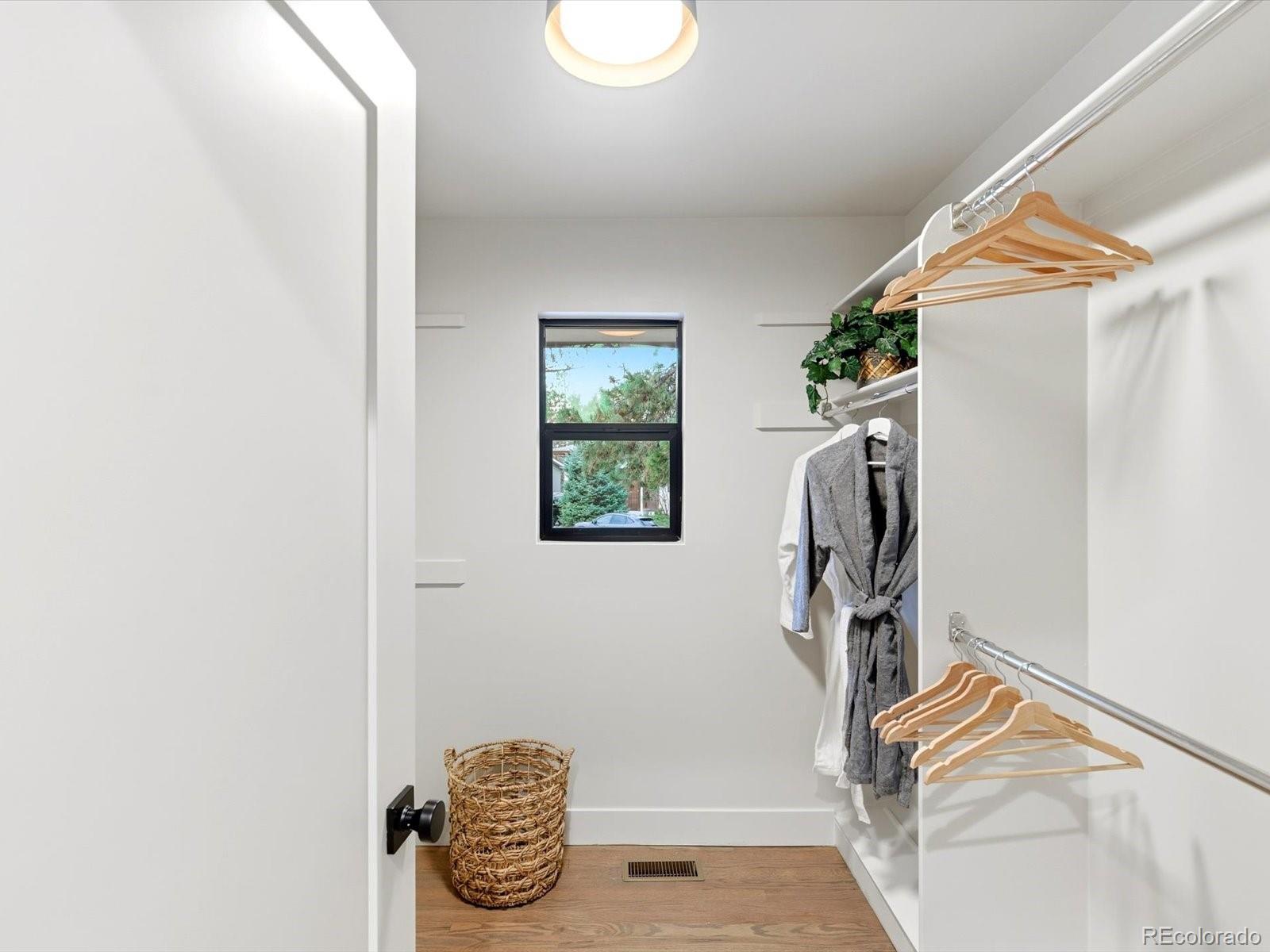 Englewood, Colorado, 80113, United States, 4 Bedrooms Bedrooms, ,5 BathroomsBathrooms,Residential,Active,2006786