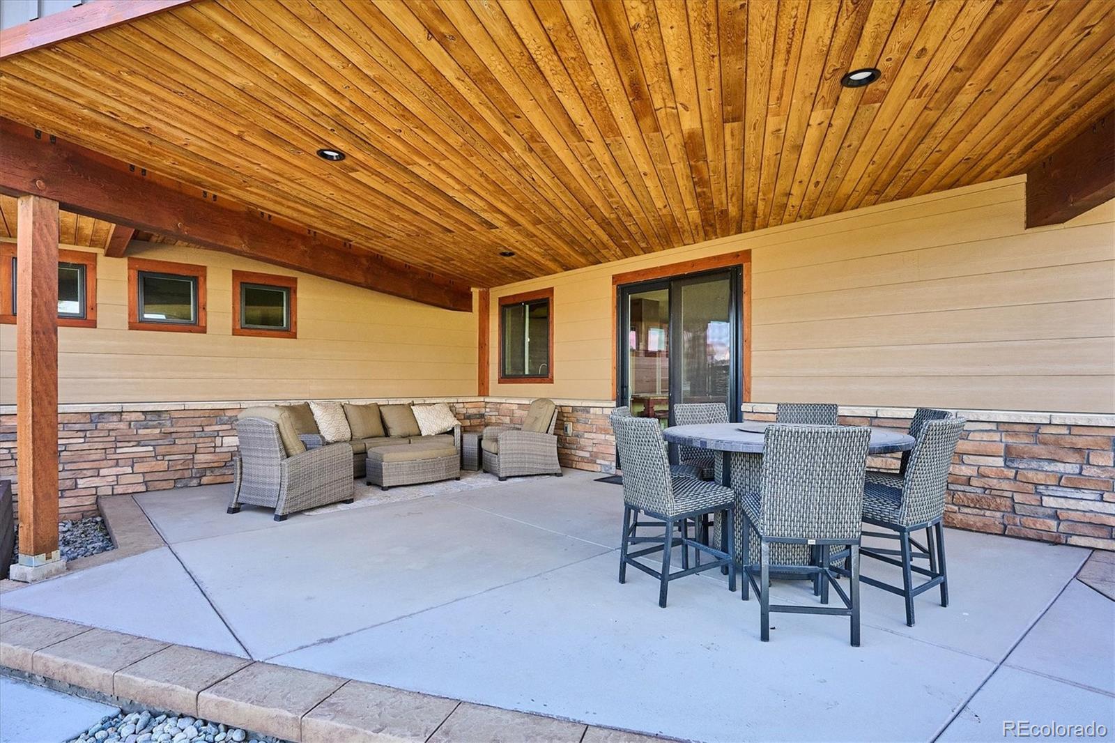 Littleton, Colorado, 80125, United States, 4 Bedrooms Bedrooms, ,5 BathroomsBathrooms,Residential,Active,2008311