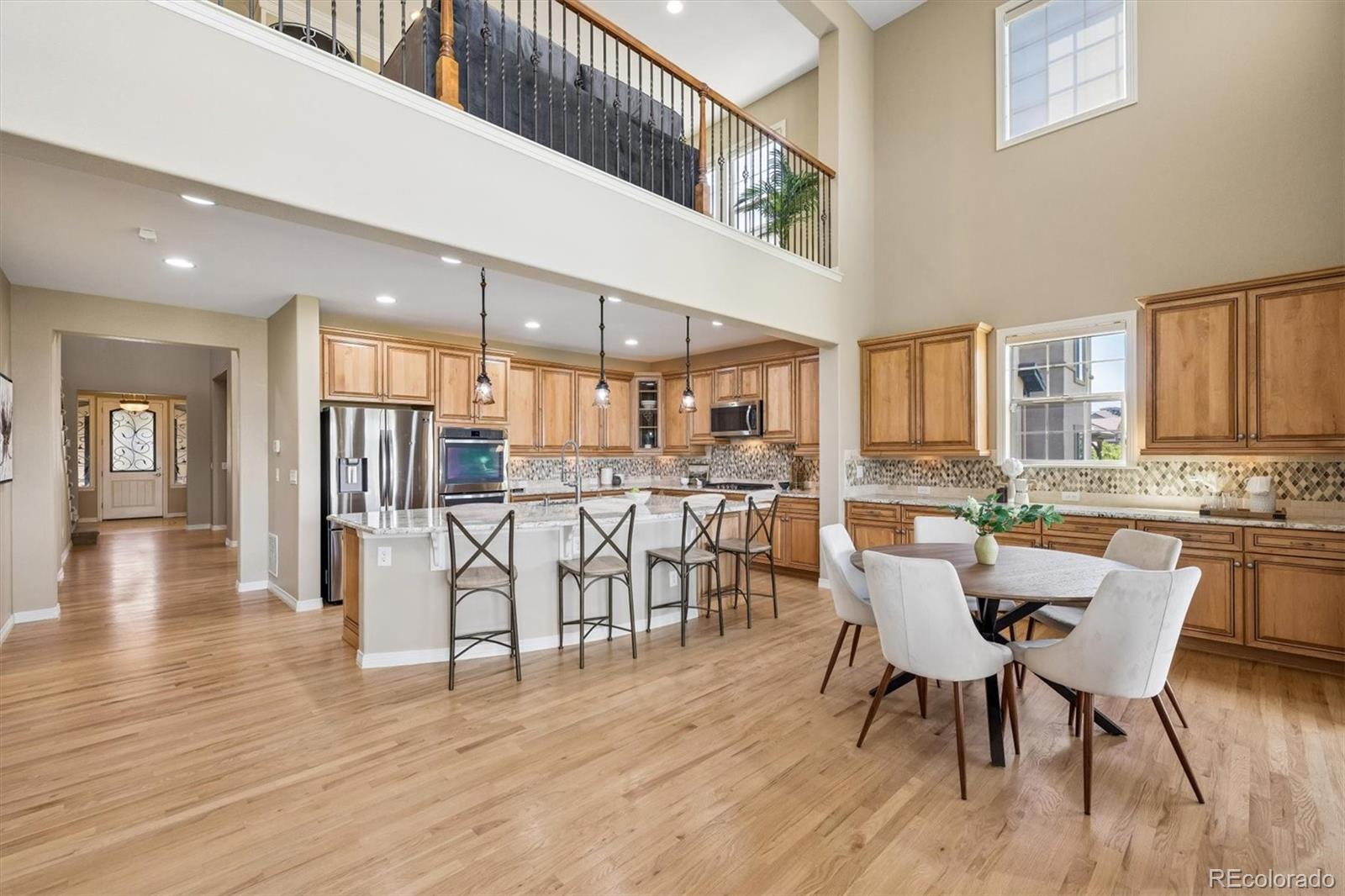 Spectacular, unobstructed panoramic mountain views from all three leve – image 11
