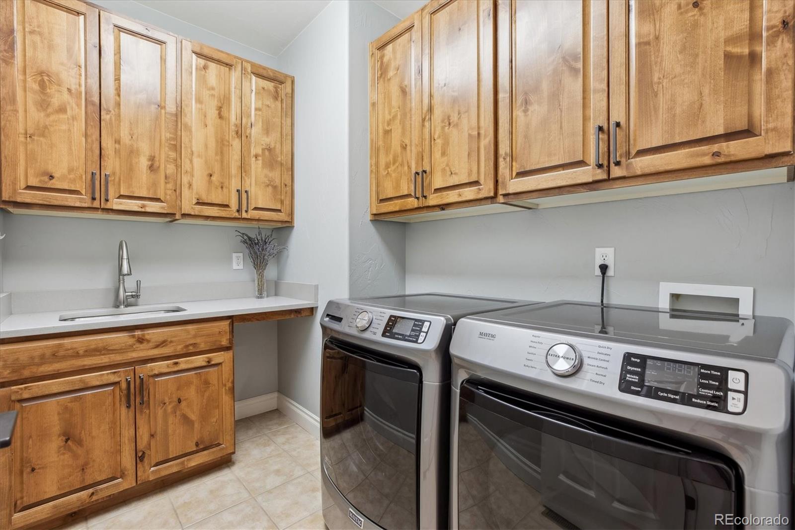 Littleton, Colorado, 80123, United States, 3 Bedrooms Bedrooms, ,4 BathroomsBathrooms,Residential,Active,1905081
