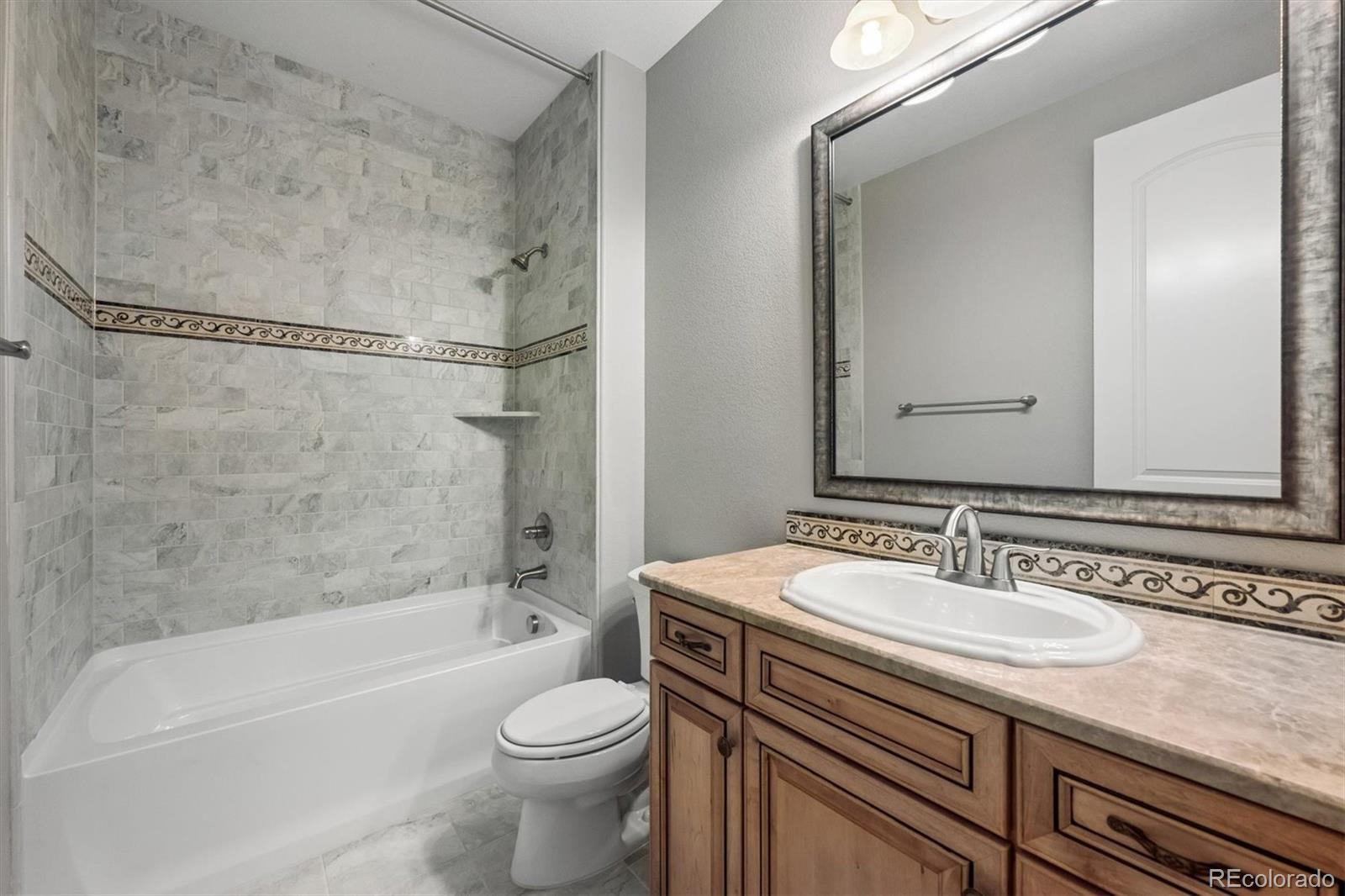 Spectacular, unobstructed panoramic mountain views from all three leve – image 28