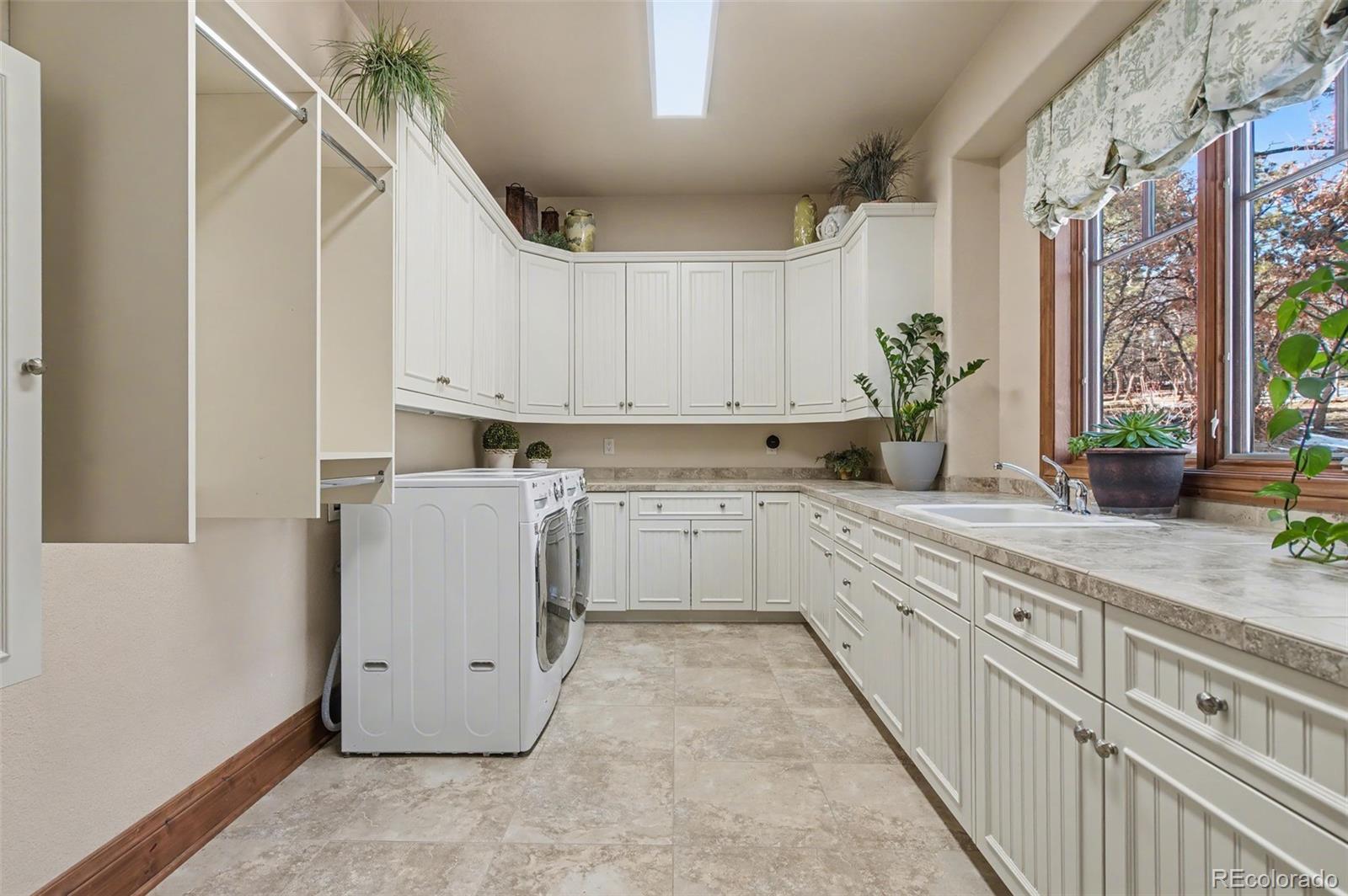 Colorado Springs, Colorado, 80906, United States, 5 Bedrooms Bedrooms, ,7 BathroomsBathrooms,Residential,Active,2017085