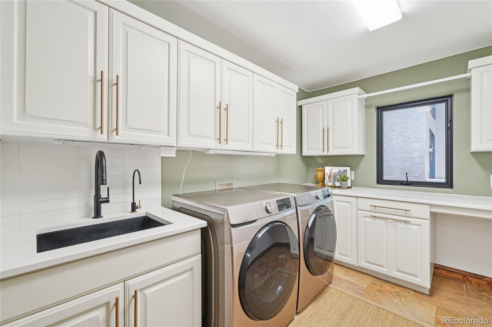Manitou Springs, Colorado, 80829, United States, 4 Bedrooms Bedrooms, ,4 BathroomsBathrooms,Residential,Active,1943824