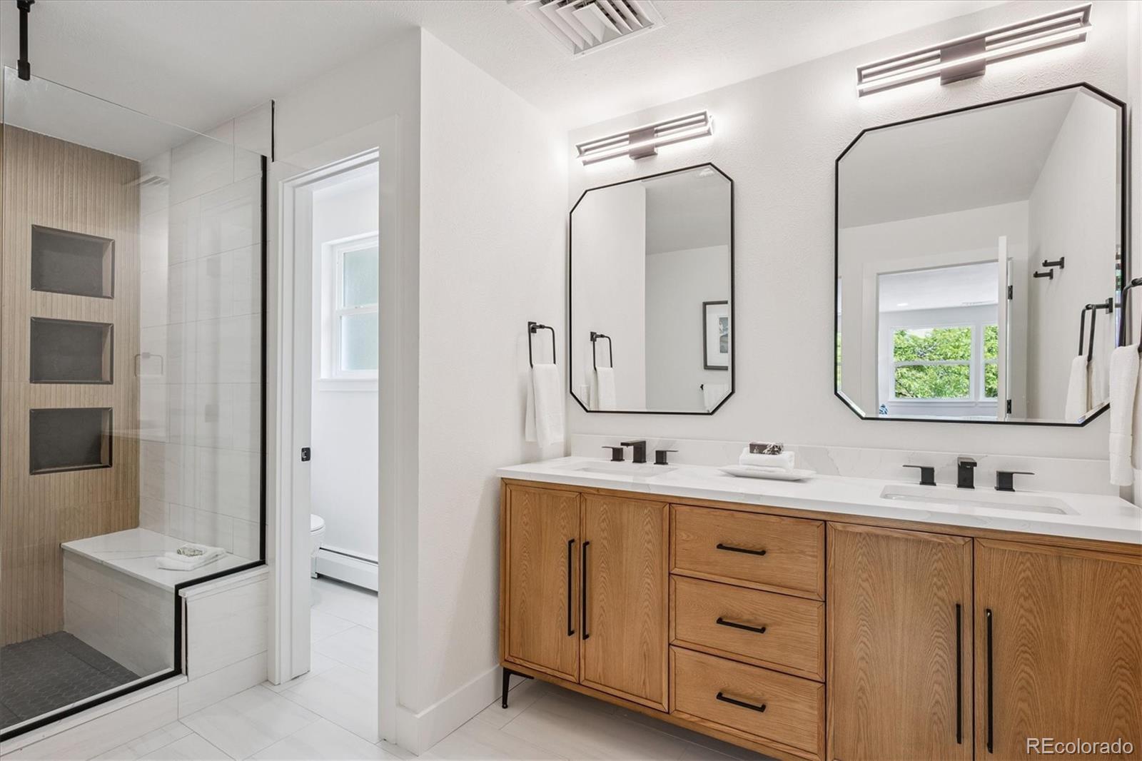 Denver, Colorado, 80237, United States, 5 Bedrooms Bedrooms, ,4 BathroomsBathrooms,Residential,Active,2008256