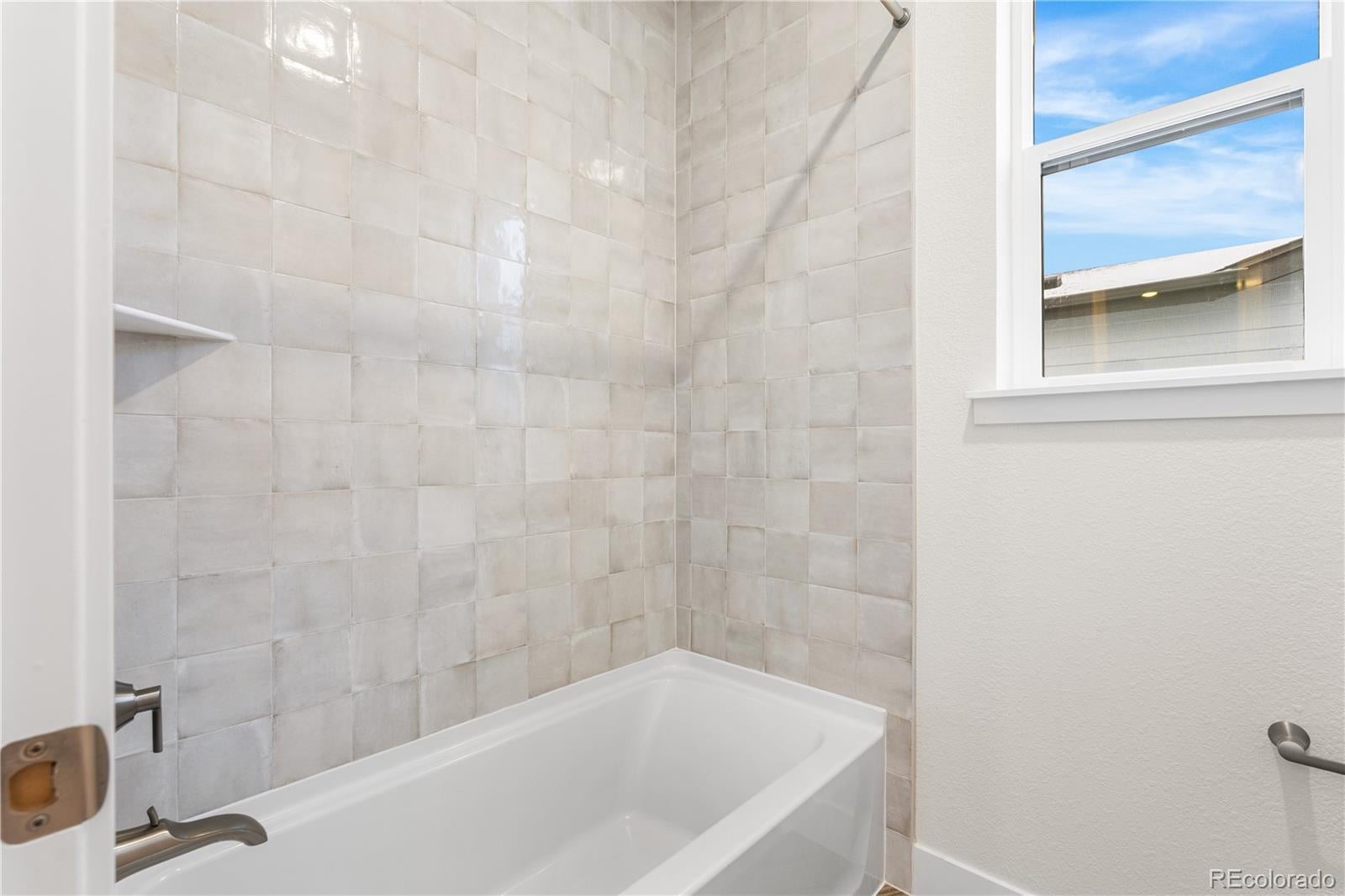 Lone Tree, Colorado, 80134, United States, 6 Bedrooms Bedrooms, ,6 BathroomsBathrooms,Residential,Active,2010173