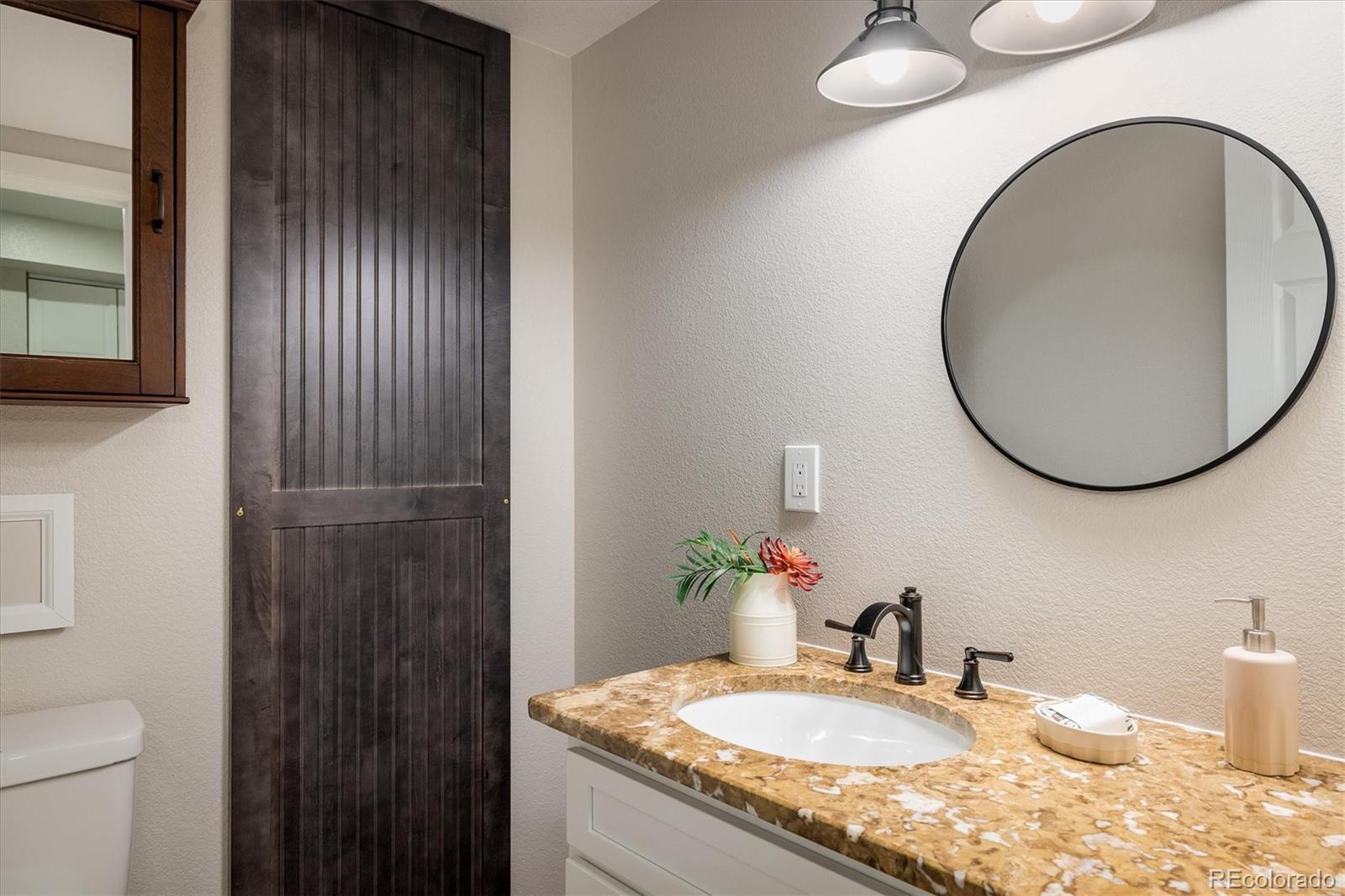 Golden, Colorado, 80403, United States, 2 Bedrooms Bedrooms, ,3 BathroomsBathrooms,Residential,Contingent,1889003