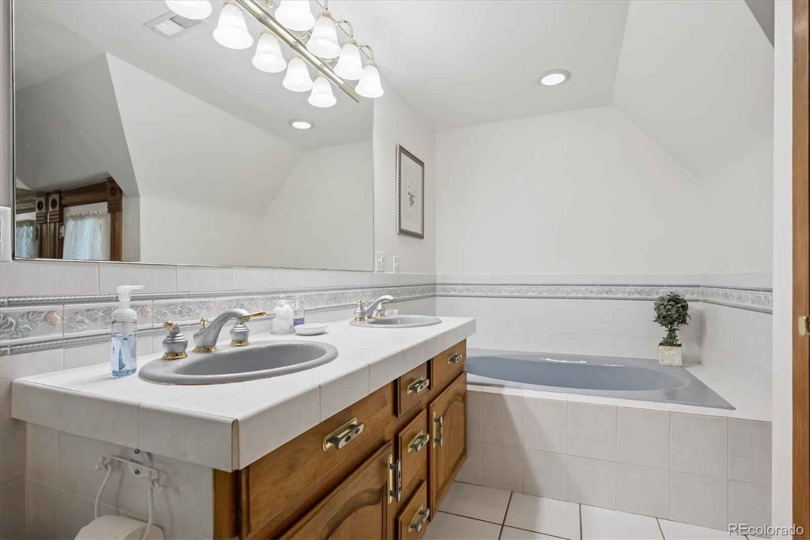 Lakewood, Colorado, 80232, United States, 4 Bedrooms Bedrooms, ,3 BathroomsBathrooms,Residential,Active,1929429