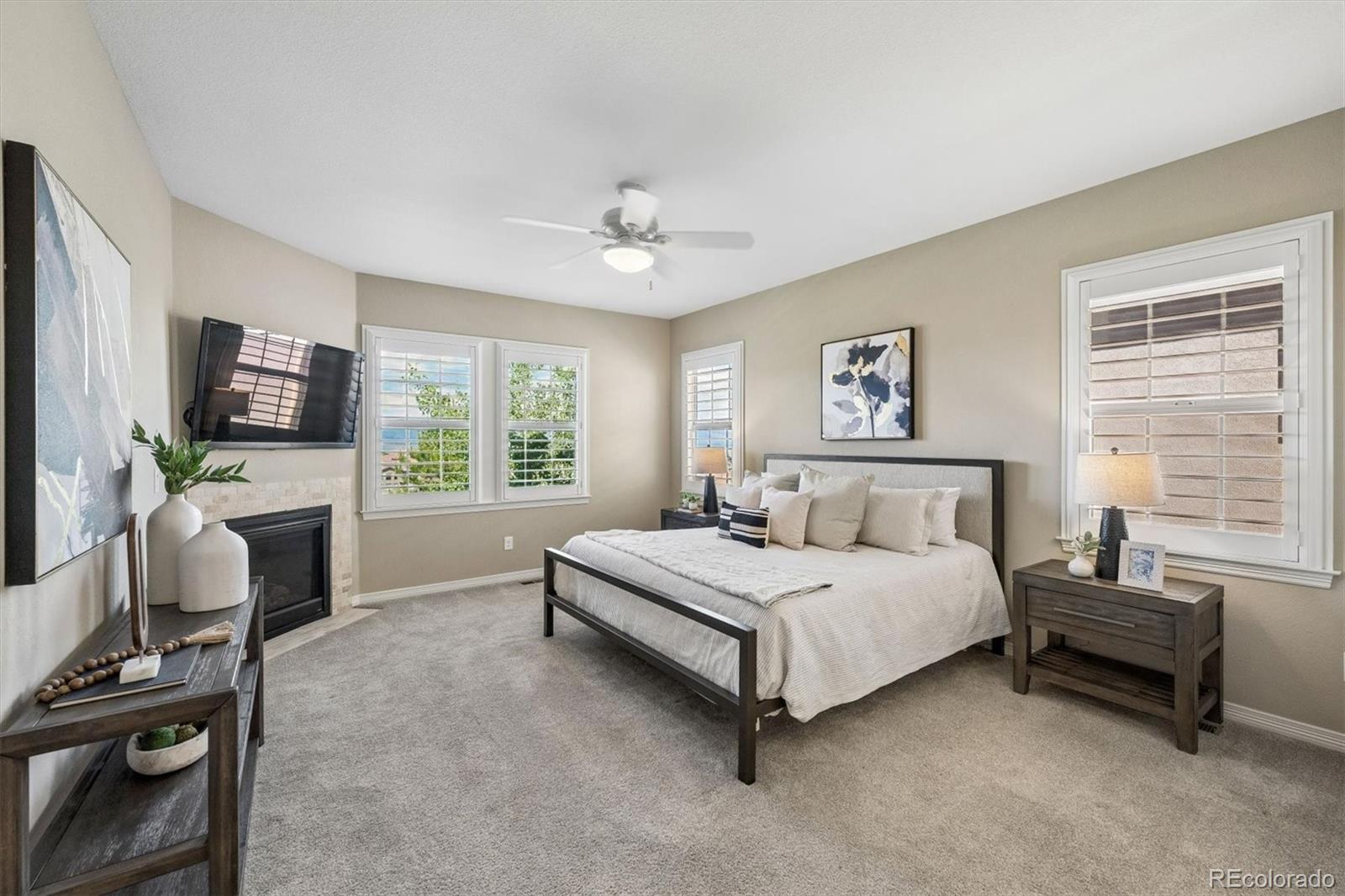 Spectacular, unobstructed panoramic mountain views from all three leve – image 19