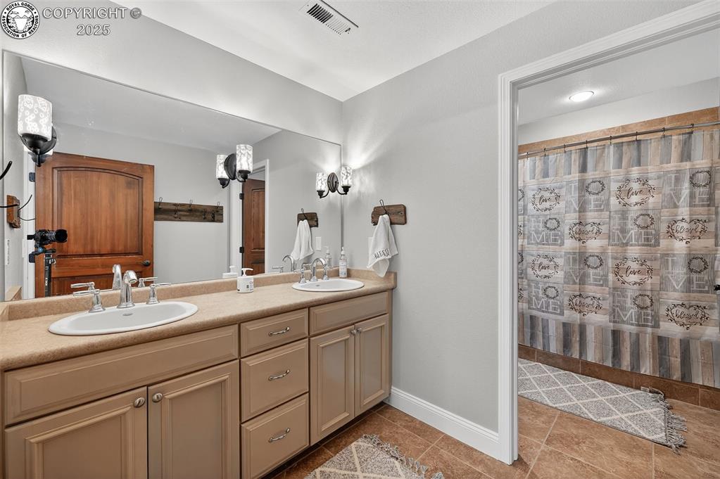 Canon City, Colorado, 81212, United States, 4 Bedrooms Bedrooms, ,4 BathroomsBathrooms,Residential,Active,2006823