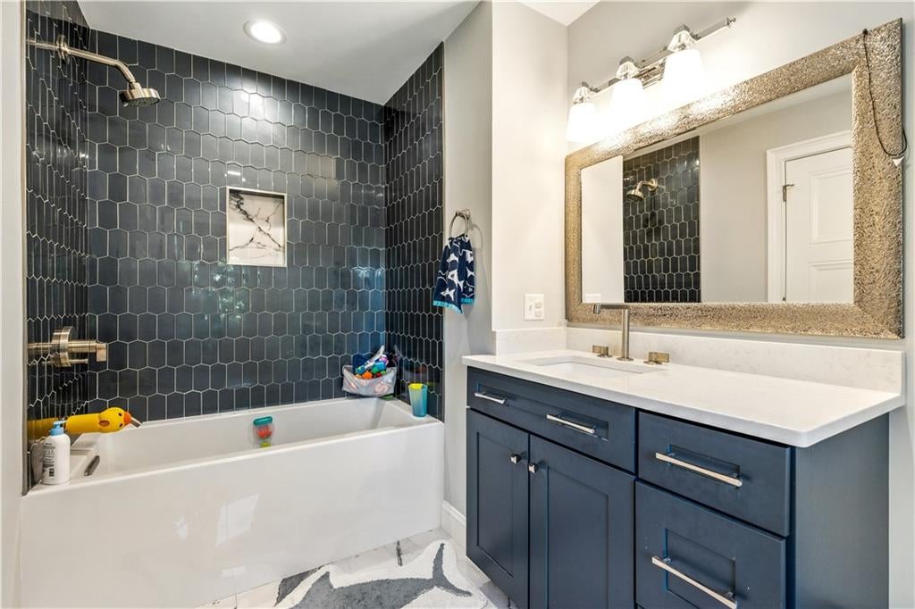 Smithfield, Rhode Island, 02917, United States, 4 Bedrooms Bedrooms, ,7 BathroomsBathrooms,Residential,Active,1944274