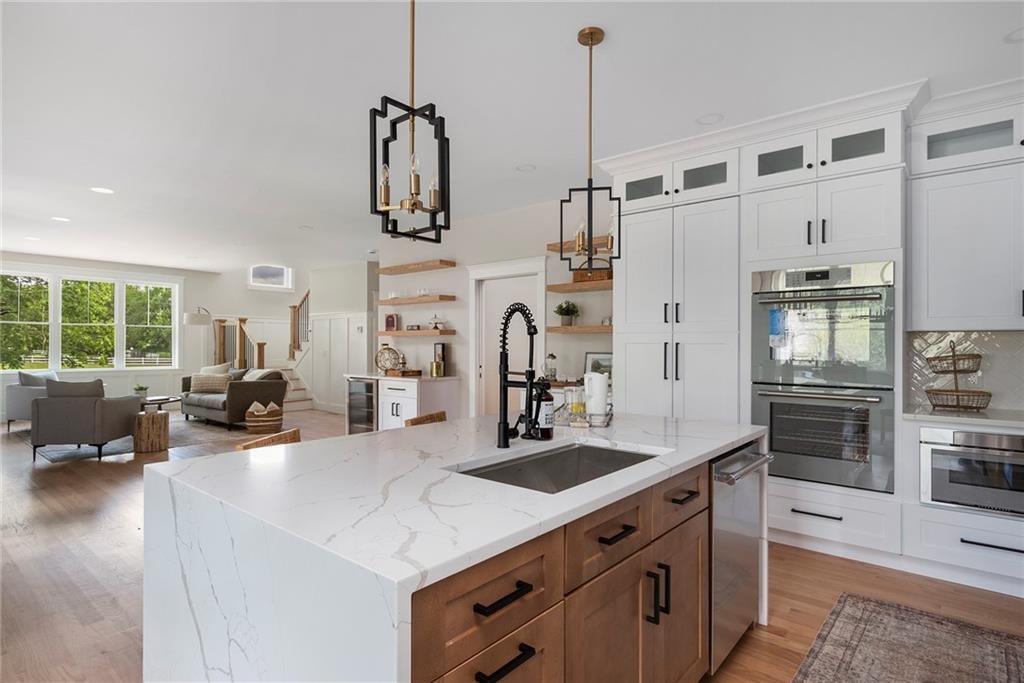 Cranston, Rhode Island, 02921, United States, 4 Bedrooms Bedrooms, ,5 BathroomsBathrooms,Residential,Active,1936118