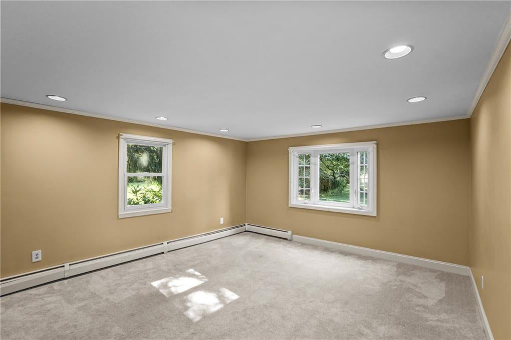 Portsmouth, Rhode Island, 02871, United States, 5 Bedrooms Bedrooms, ,3 BathroomsBathrooms,Residential,Active,1927643