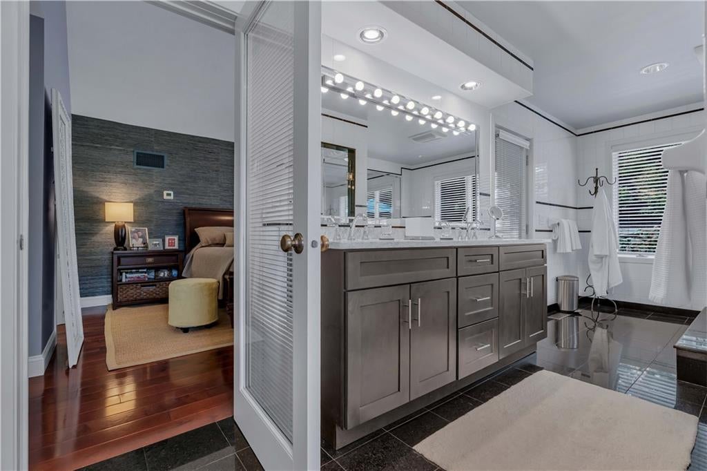 Lincoln, Rhode Island, 02865, United States, 4 Bedrooms Bedrooms, ,3 BathroomsBathrooms,Residential,Active,1964506