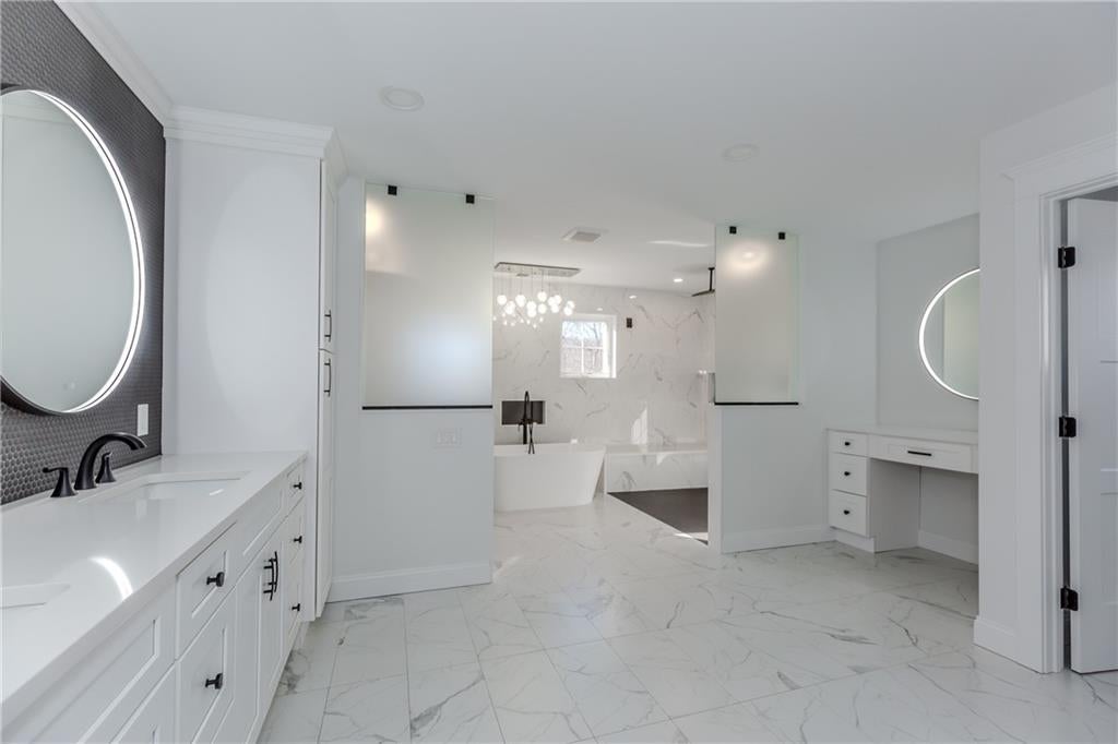 Cranston, Rhode Island, 02921, United States, 3 Bedrooms Bedrooms, ,4 BathroomsBathrooms,Residential,Active,2011445