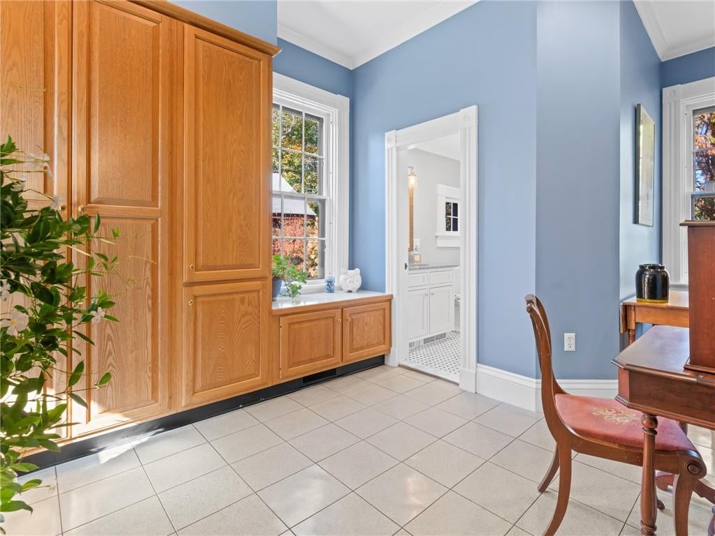 Warwick, Rhode Island, 02818, United States, 5 Bedrooms Bedrooms, ,4 BathroomsBathrooms,Residential,Active,2006818