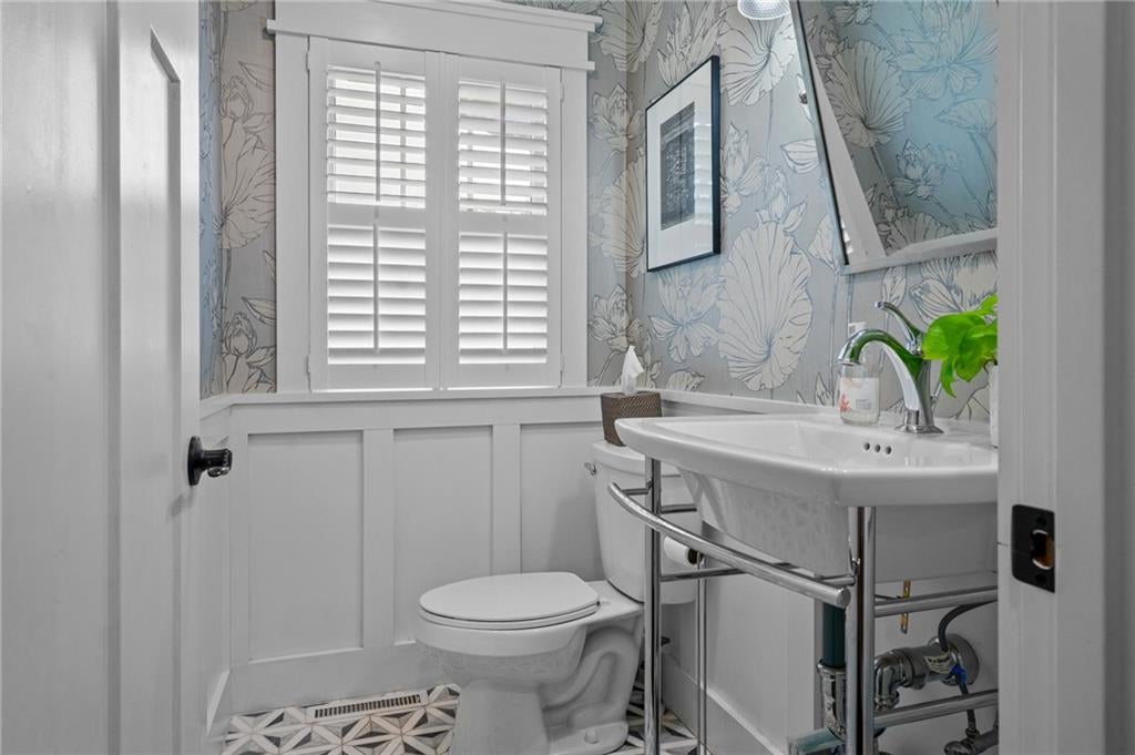 Barrington, Rhode Island, 02806, United States, 4 Bedrooms Bedrooms, ,4 BathroomsBathrooms,Residential,Active,1942364