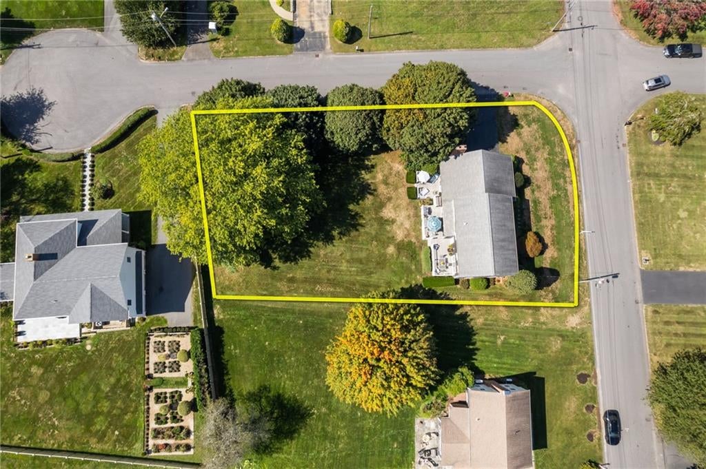 Portsmouth, Rhode Island, 02871, United States, 4 Bedrooms Bedrooms, ,3 BathroomsBathrooms,Residential,Active,1952506