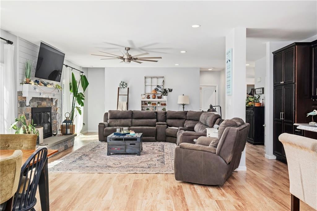 Burrillville, Rhode Island, 02859, United States, 4 Bedrooms Bedrooms, ,3 BathroomsBathrooms,Residential,Active,1945228