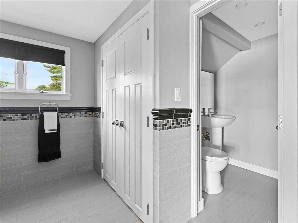 Smithfield, Rhode Island, 02917, United States, 3 Bedrooms Bedrooms, ,3 BathroomsBathrooms,Residential,Active,1953020