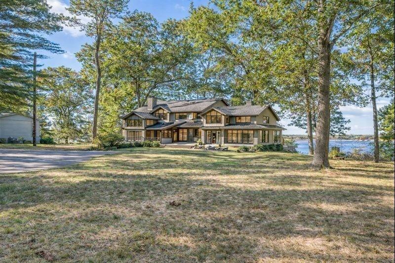 Barrington, Rhode Island, 02806, United States, 1 Bedroom Bedrooms, ,2 BathroomsBathrooms,Residential,Active,2010902