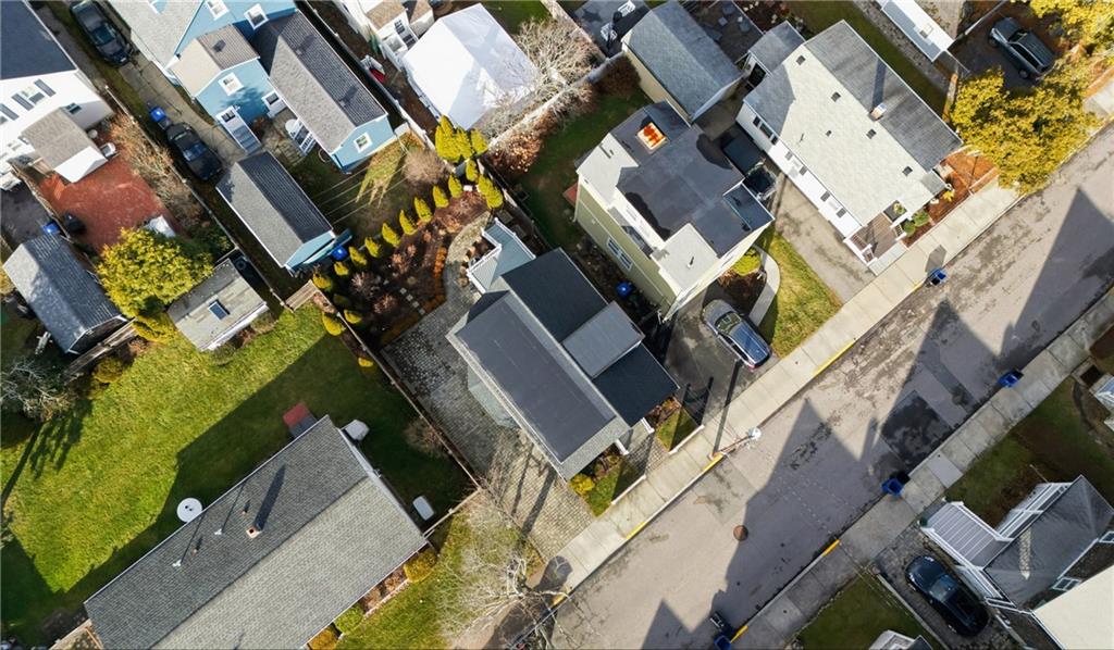 Newport, Rhode Island, 02840, United States, 4 Bedrooms Bedrooms, ,4 BathroomsBathrooms,Residential,Active,2007171