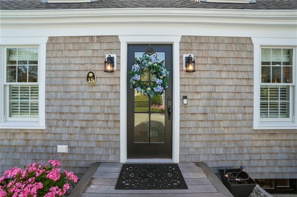 East Greenwich, Rhode Island, 02818, United States, 3 Bedrooms Bedrooms, ,3 BathroomsBathrooms,Residential,Active,1900189