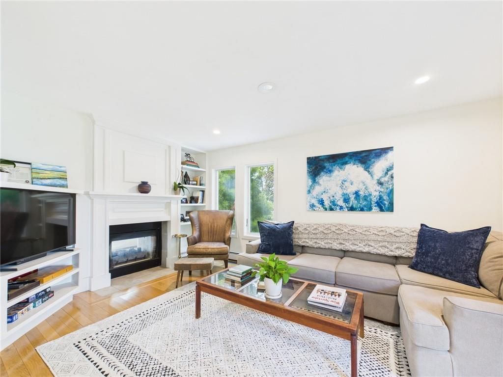South Kingstown, Rhode Island, 02879, United States, 3 Bedrooms Bedrooms, ,3 BathroomsBathrooms,Residential,Pending,1920270