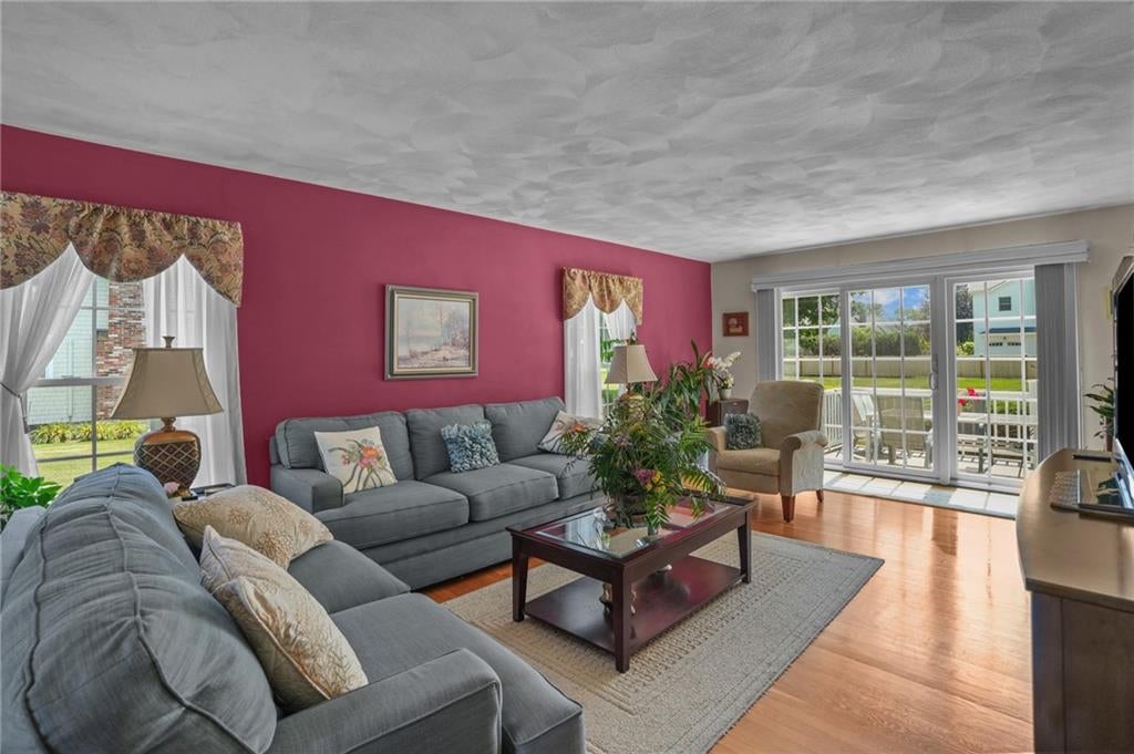 Portsmouth, Rhode Island, 02871, United States, 4 Bedrooms Bedrooms, ,3 BathroomsBathrooms,Residential,Active,1904703