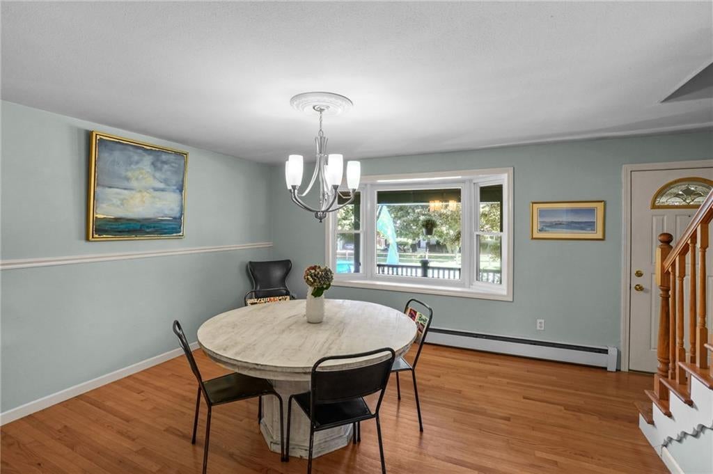 Portsmouth, Rhode Island, 02871, United States, 5 Bedrooms Bedrooms, ,3 BathroomsBathrooms,Residential,Active,1927643