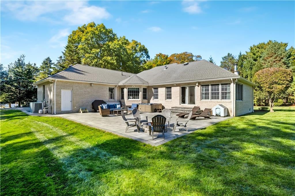 Smithfield, Rhode Island, 02917, United States, 3 Bedrooms Bedrooms, ,2 BathroomsBathrooms,Residential,Active,1954415