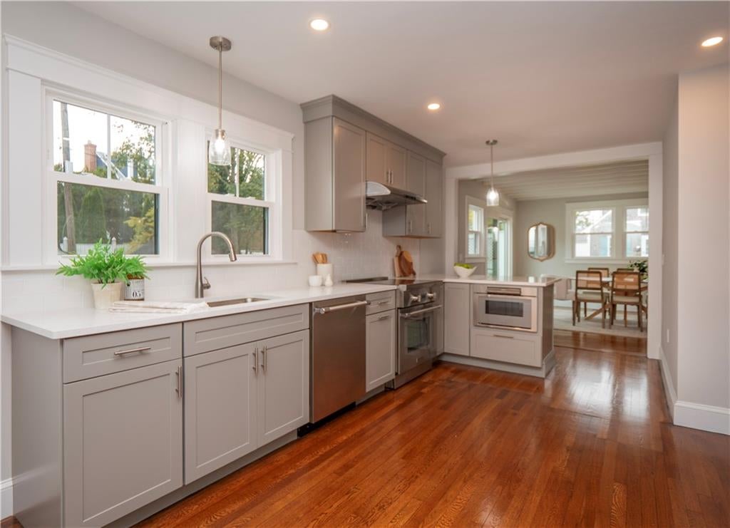 Newport, Rhode Island, 02840, United States, 4 Bedrooms Bedrooms, ,4 BathroomsBathrooms,Residential,Active,1973265