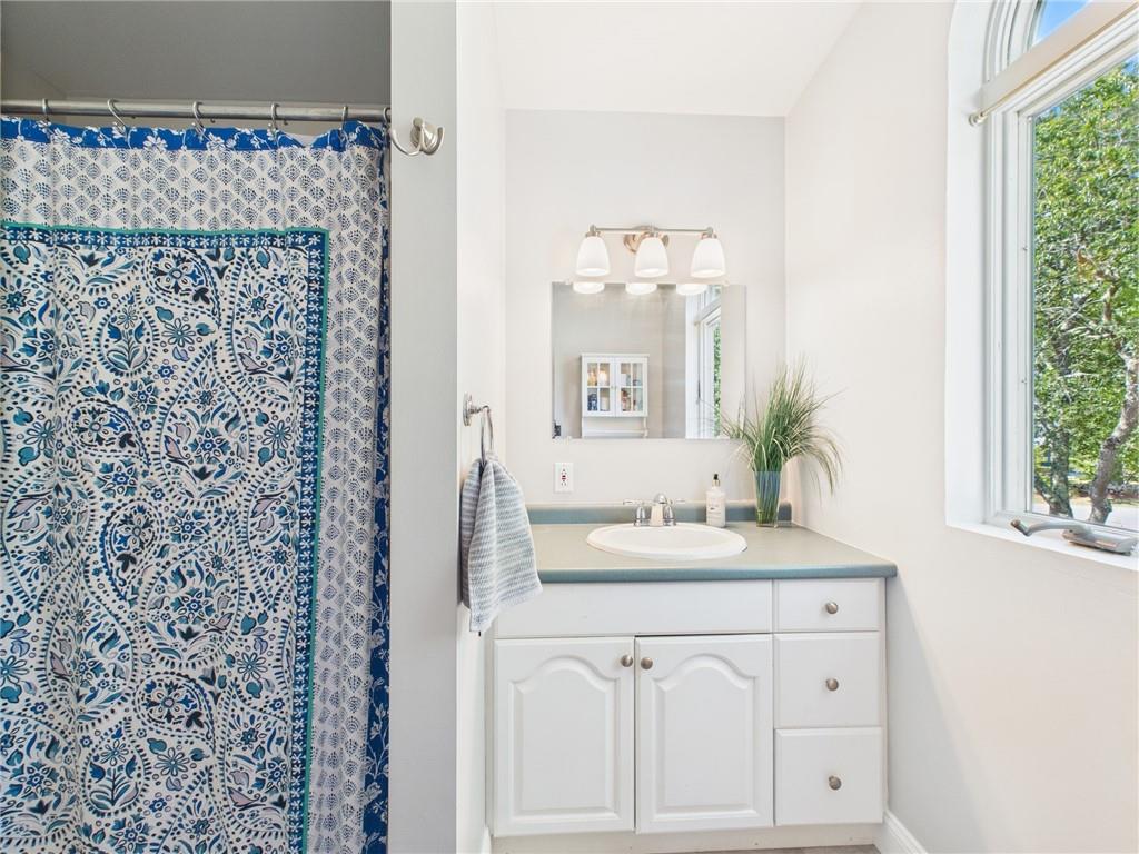 South Kingstown, Rhode Island, 02879, United States, 3 Bedrooms Bedrooms, ,3 BathroomsBathrooms,Residential,Pending,1920270