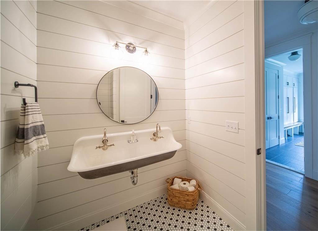 East Greenwich, Rhode Island, 02818, United States, ,3 BathroomsBathrooms,Residential,Active,1718901