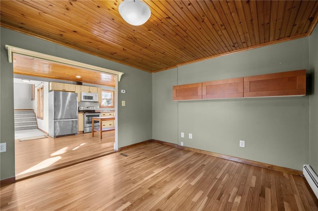 Jamestown, Rhode Island, 02835, United States, 6 Bedrooms Bedrooms, ,4 BathroomsBathrooms,Residential,Active,1987266