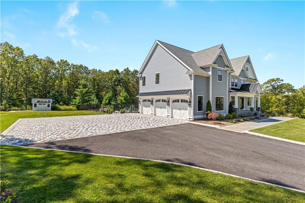 Smithfield, Rhode Island, 02917, United States, 4 Bedrooms Bedrooms, ,7 BathroomsBathrooms,Residential,Active,1944274