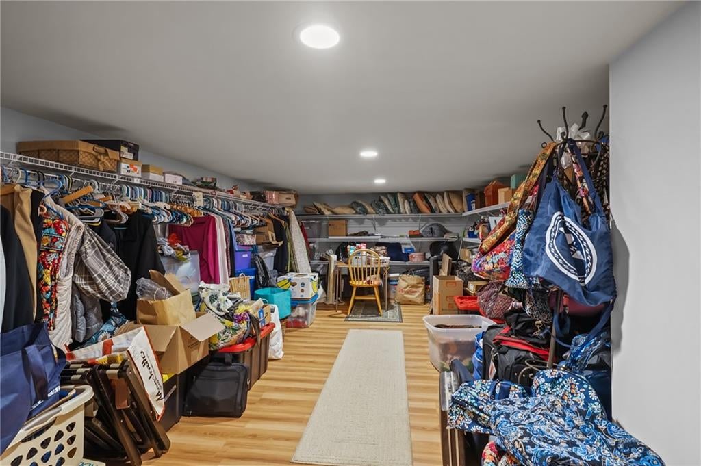 Portsmouth, Rhode Island, 02871, United States, 4 Bedrooms Bedrooms, ,3 BathroomsBathrooms,Residential,Active,1952506