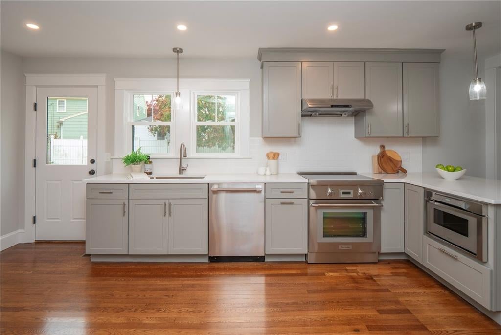 Newport, Rhode Island, 02840, United States, 4 Bedrooms Bedrooms, ,4 BathroomsBathrooms,Residential,Active,1973265