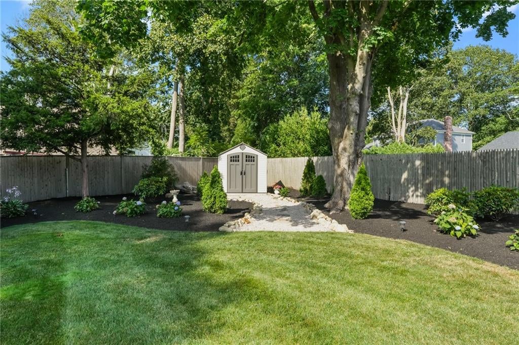 East Greenwich, Rhode Island, 02818, United States, 3 Bedrooms Bedrooms, ,3 BathroomsBathrooms,Residential,Active,1900189