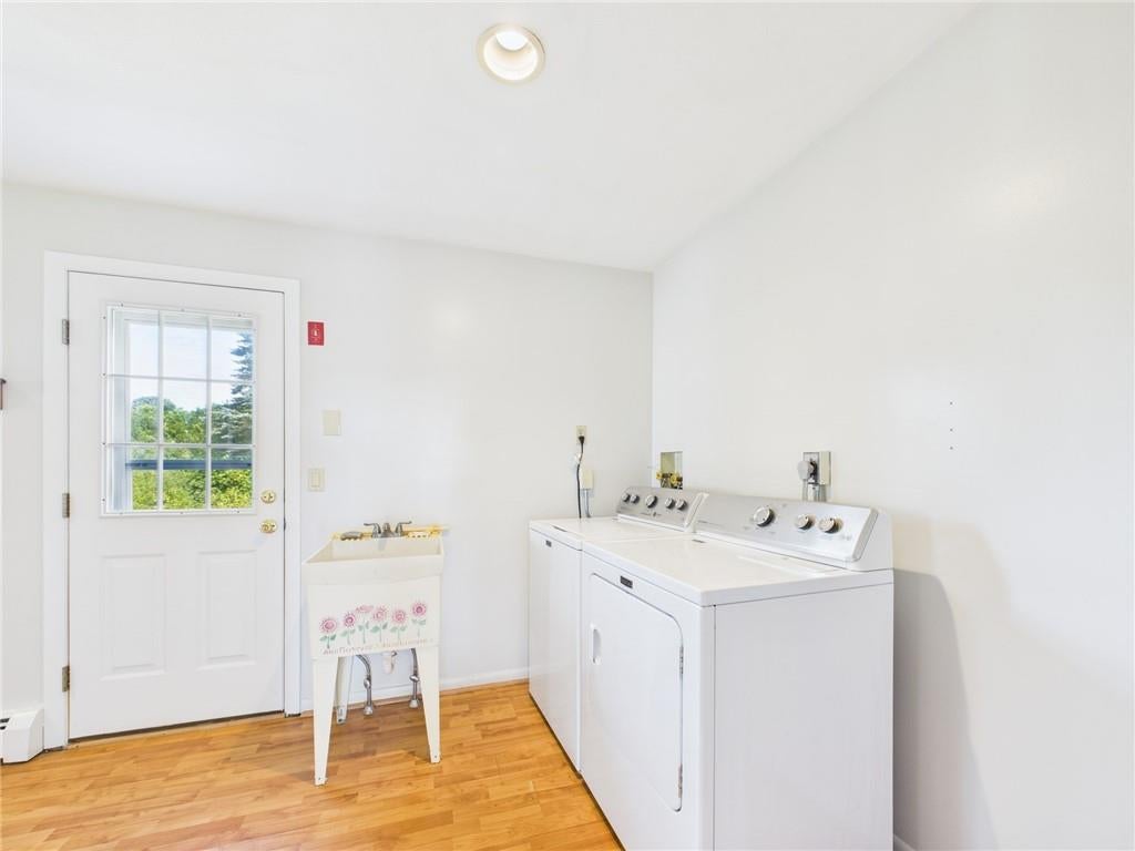 Narragansett, Rhode Island, 02882, United States, 4 Bedrooms Bedrooms, ,2 BathroomsBathrooms,Residential,Active,1934779