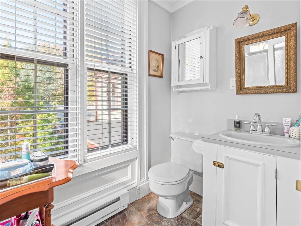 Warwick, Rhode Island, 02818, United States, 5 Bedrooms Bedrooms, ,4 BathroomsBathrooms,Residential,Active,2006818